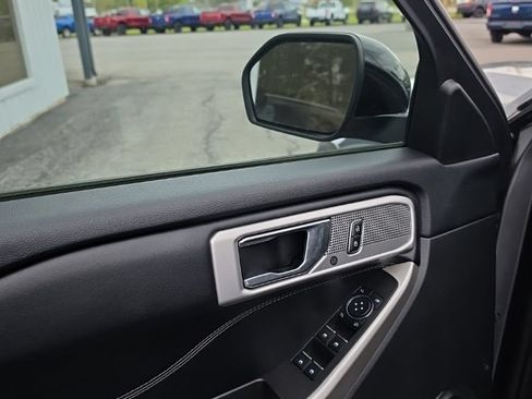 Used 2022 Ford Explorer Limited RWD image 11