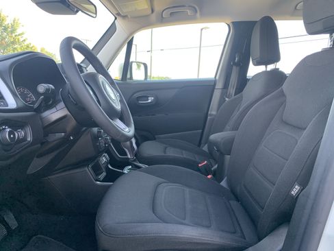 Used 2020 Jeep Renegade Latitude FWD image 16
