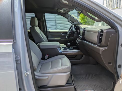 Used 2024 Chevrolet Silverado 1500 LT Trail Boss w/ Convenience Package II AWD/4WD image 29