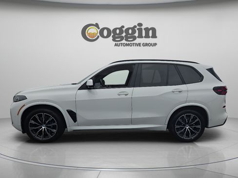 Certified 2024 BMW X5 xDrive40i w/ M Sport Package AWD/4WD image 2