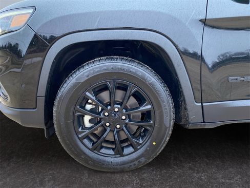 Used 2023 Jeep Cherokee Altitude Lux image 14