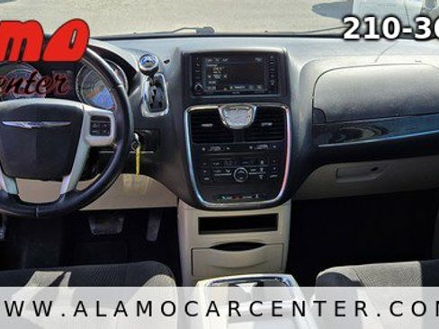 Used 2014 Chrysler Town & Country Touring FWD image 35