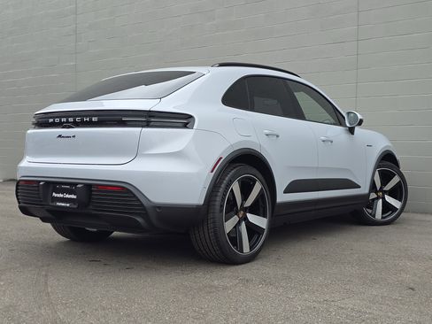 New 2026 Porsche Macan 4 Electric image 9