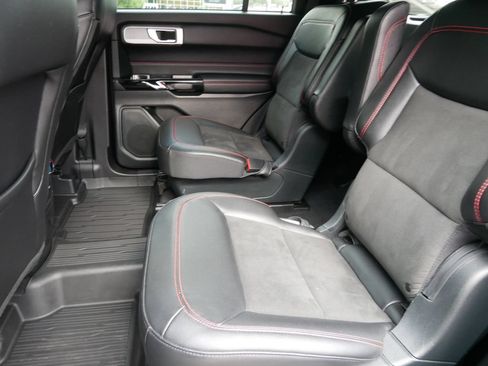 Certified 2023 Ford Explorer ST-Line AWD/4WD image 11