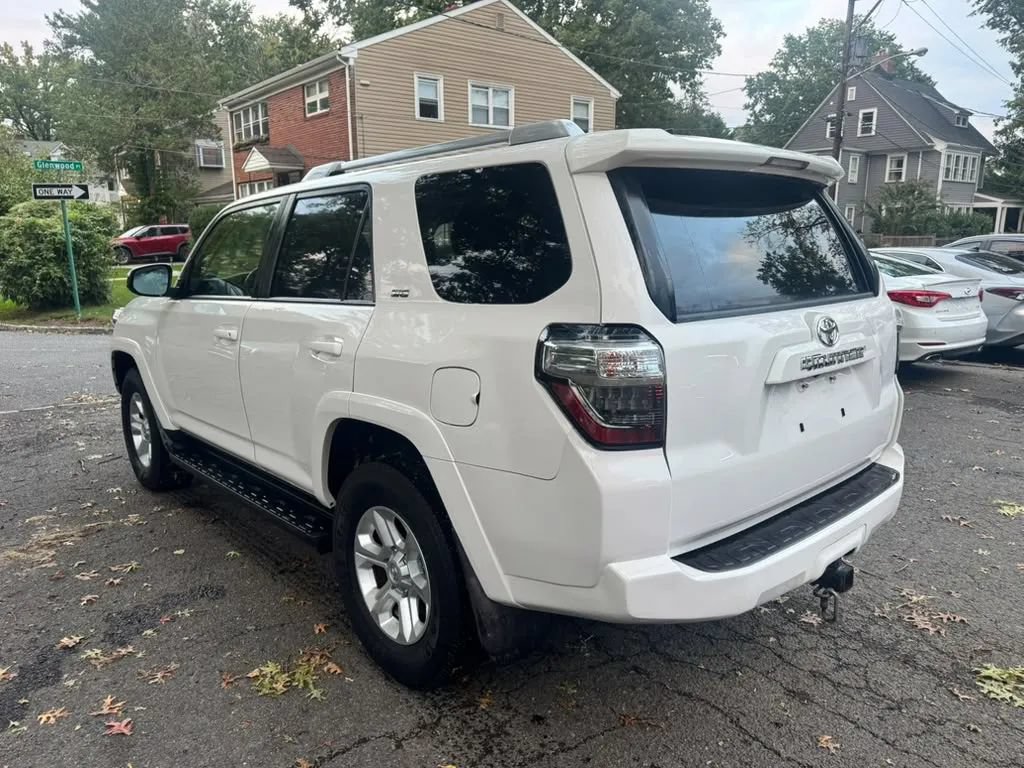 Used 2018 Toyota 4Runner SR5 AWD/4WD image 4