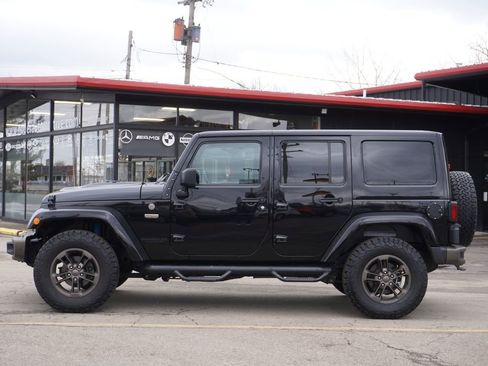 Used 2017 Jeep Wrangler Unlimited Sahara image 4