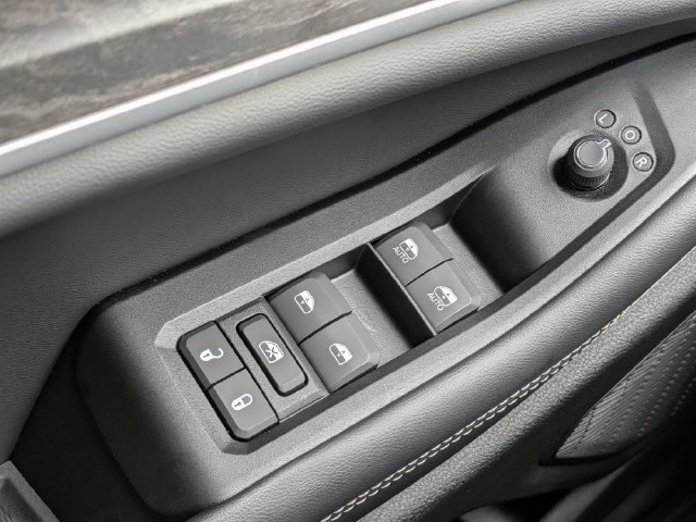 New 2026 Jeep Grand Cherokee Limited w/ Luxury Tech Group II AWD/4WD image 25