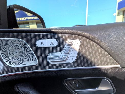 Used 2023 Mercedes-Benz GLS 450 4MATIC image 32