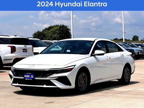 Used 2024 Hyundai Elantra SEL image 3