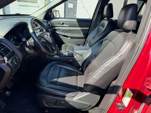Used 2019 Ford Explorer XLT w/ Equipment Group 202A AWD/4WD image 11