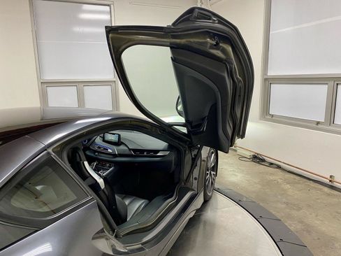 Used 2016 BMW i8 AWD/4WD image 17