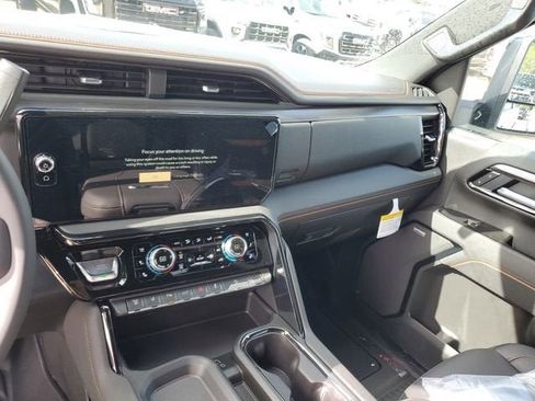 New 2026 GMC Sierra 2500 AT4 w/ AT4 Premium Plus Package AWD/4WD image 28