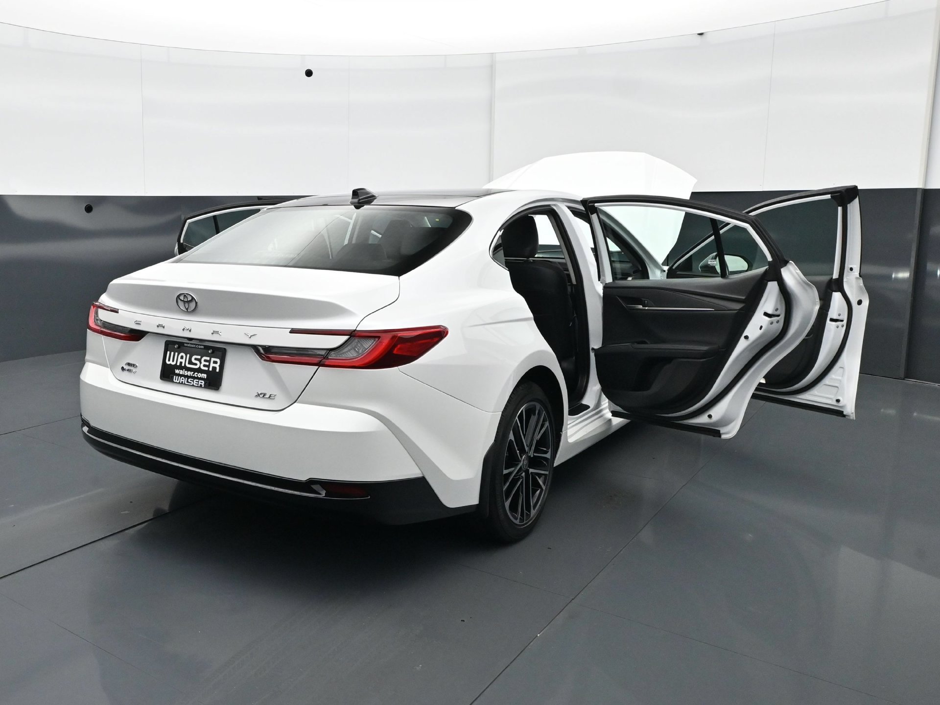 Used 2025 Toyota Camry XLE AWD/4WD image 33