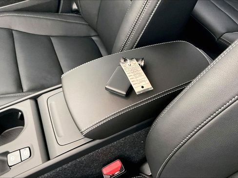 New 2026 Volvo XC40 B5 Core w/ Climate Package image 30