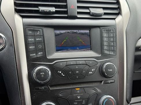 Used 2017 Ford Fusion SE FWD image 24