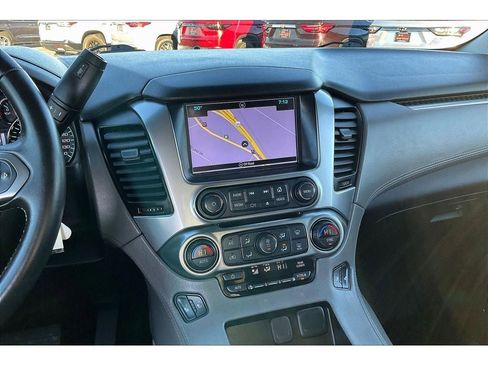 Used 2018 Chevrolet Suburban LT image 7