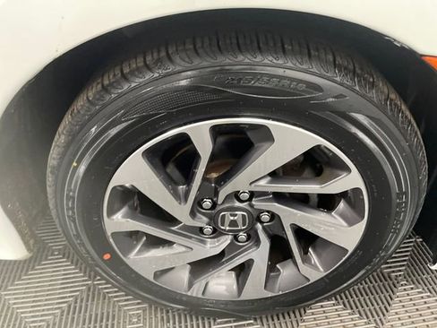 Used 2018 Honda Civic EX image 27