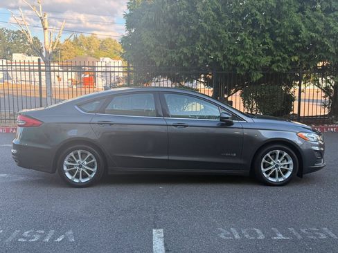 Used 2019 Ford Fusion SE FWD image 7