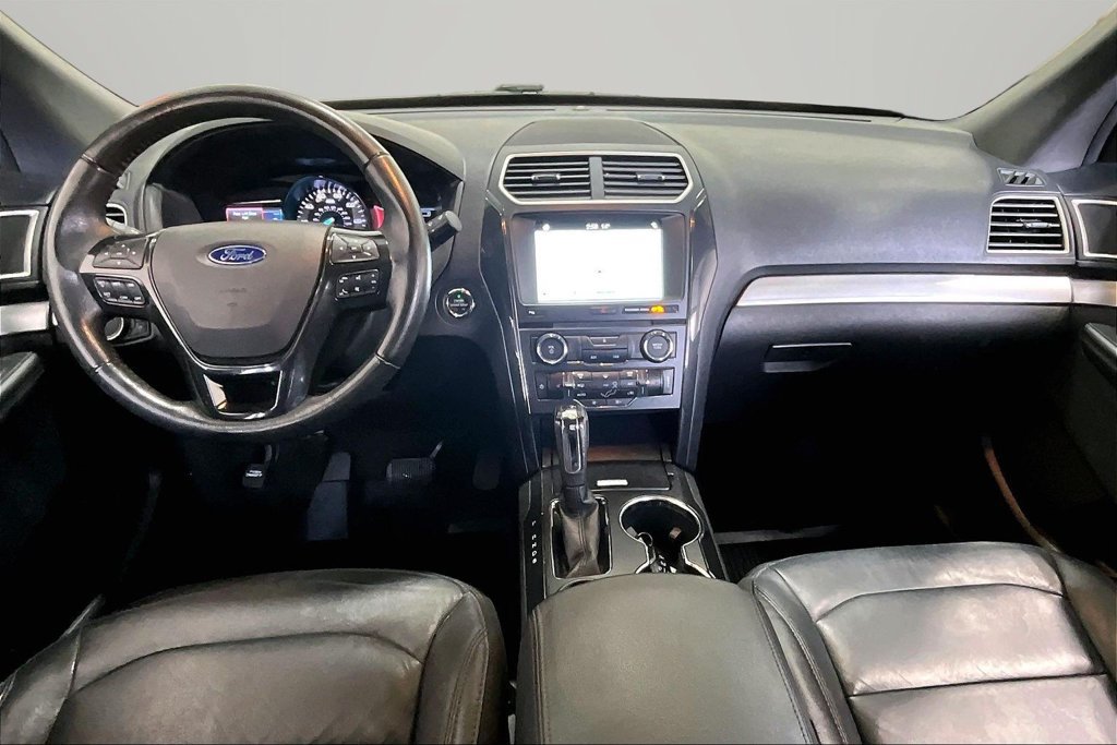 Used 2017 Ford Explorer XLT w/ Equipment Group 202A FWD image 7