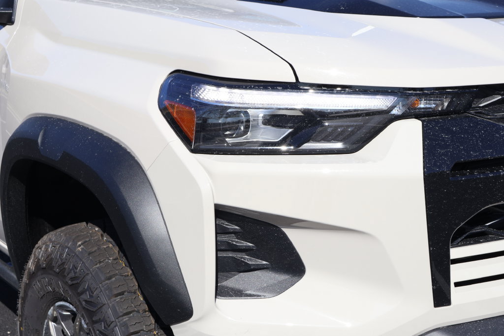 New 2026 Chevrolet Colorado ZR2 w/ Technology Package AWD/4WD image 3