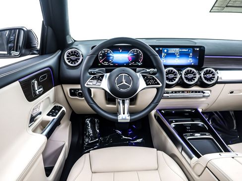 New 2026 Mercedes-Benz GLB 250 image 4