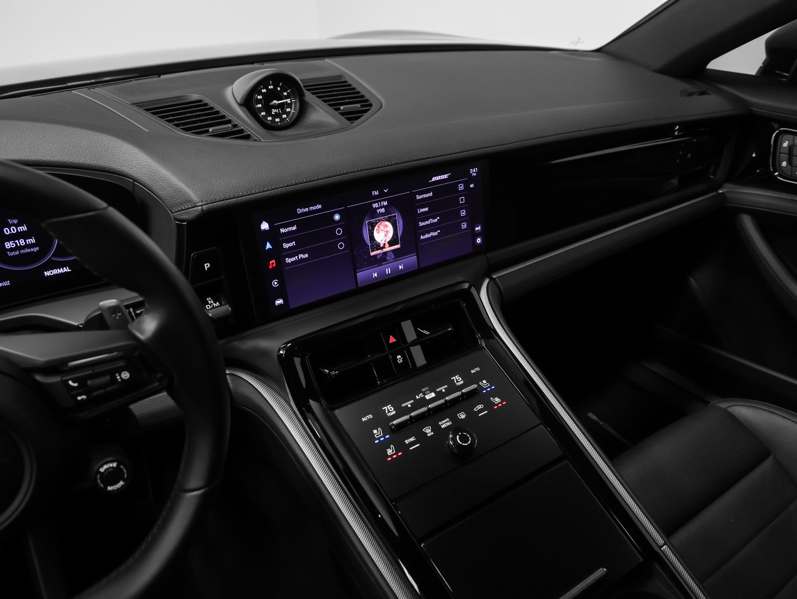 Certified 2025 Porsche Panamera 4 AWD/4WD image 33