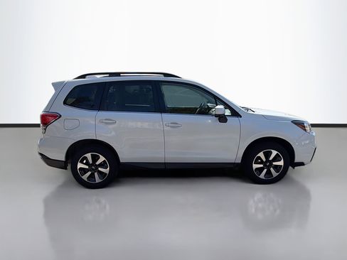 Used 2017 Subaru Forester 2.5i Limited image 2