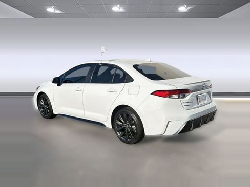 Certified 2023 Toyota Corolla SE image 3