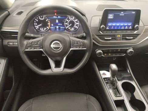 Used 2024 Nissan Altima 2.5 SV FWD image 22