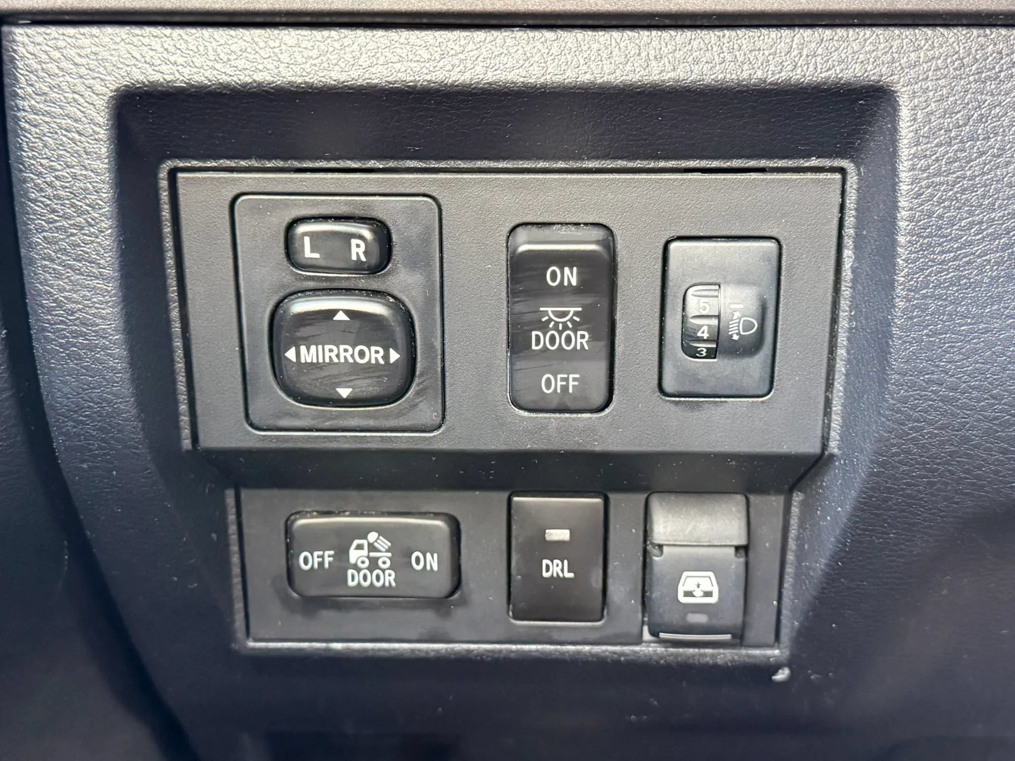 Used 2017 Toyota Tundra SR5 w/ SR5 Upgrade Package RWD image 36