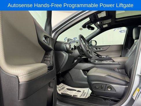 New 2026 Chevrolet Equinox LT w/ Convenience Package II AWD/4WD image 11