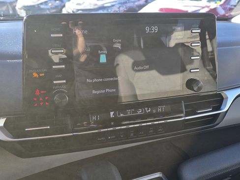 Certified 2024 Toyota Sienna LE image 27