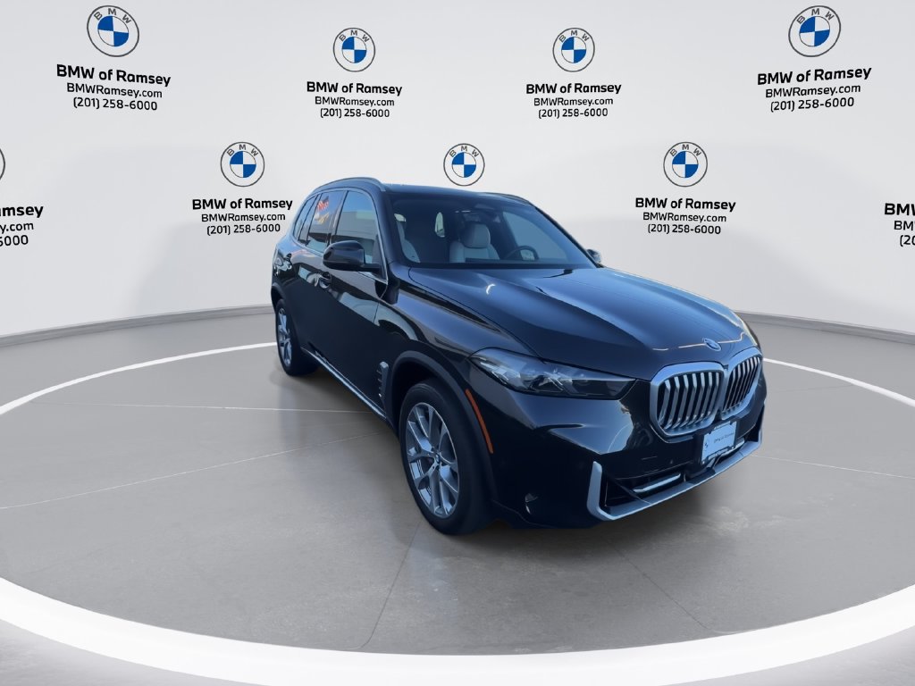 Used 2024 BMW X5 xDrive40i AWD/4WD image 2