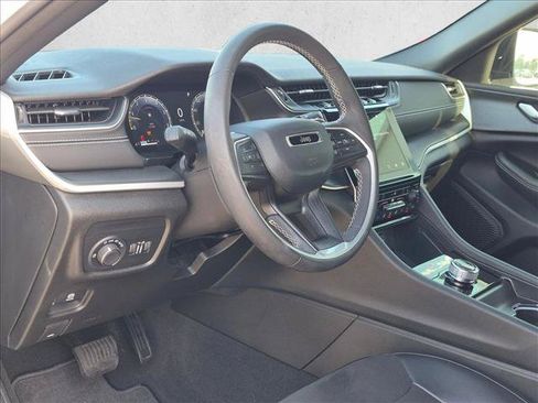 Used 2023 Jeep Grand Cherokee L Altitude AWD/4WD image 9