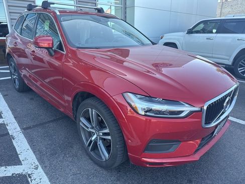 Used 2019 Volvo XC60 T5 Momentum w/ Multimedia Package AWD/4WD image 4