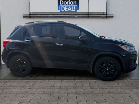 Used 2018 Chevrolet Trax LT w/ Redline Edition AWD/4WD image 2