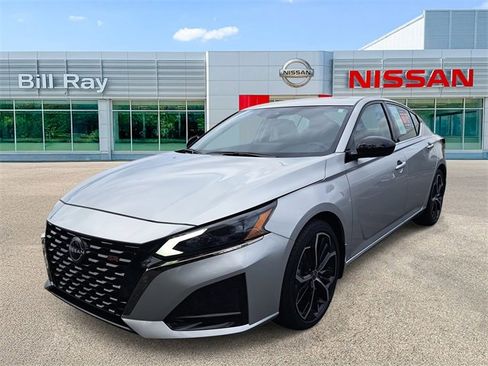 Used 2024 Nissan Altima 2.5 SR w/ SR Premium Package image 2