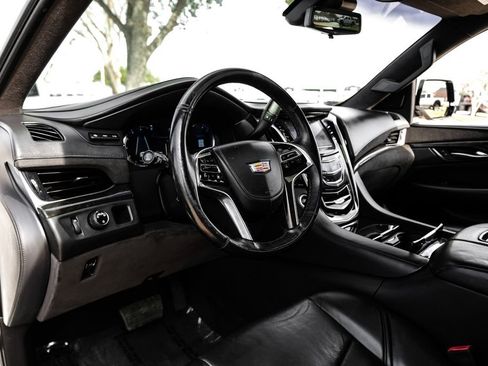 Used 2020 Cadillac Escalade ESV Platinum image 2