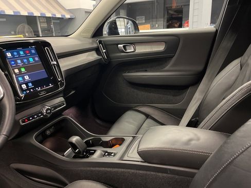 Used 2023 Volvo XC40 B5 Core w/ Protection Package Premier image 13