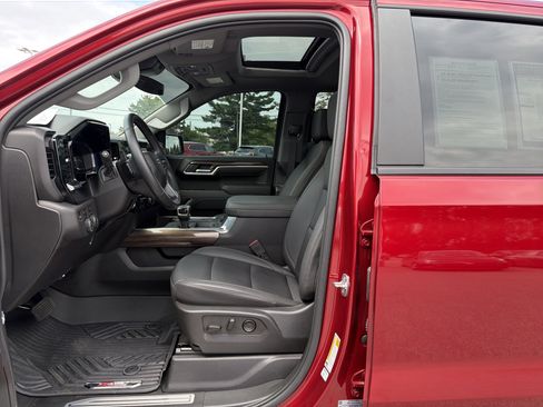 Used 2025 Chevrolet Silverado 1500 RST AWD/4WD image 17