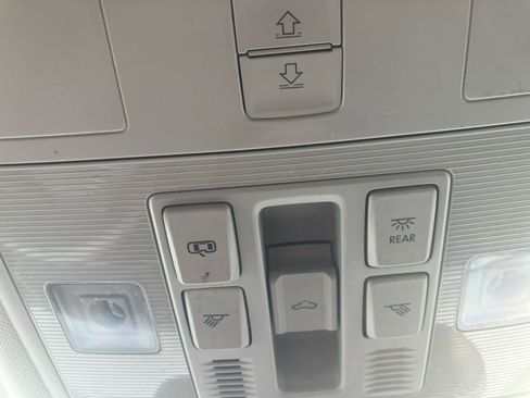 Used 2025 Volkswagen Taos SE FWD image 21