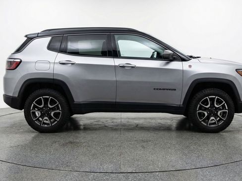 Used 2025 Jeep Compass Trailhawk AWD/4WD image 11