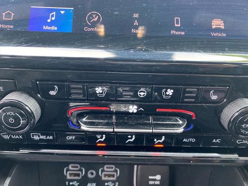 Used 2024 Jeep Grand Cherokee L Limited w/ Luxury Tech Group II image 14