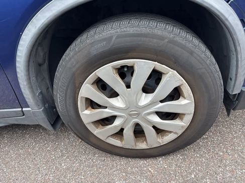 Used 2017 Nissan Rogue S image 5