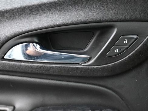 Used 2018 Chevrolet Equinox LT FWD image 25