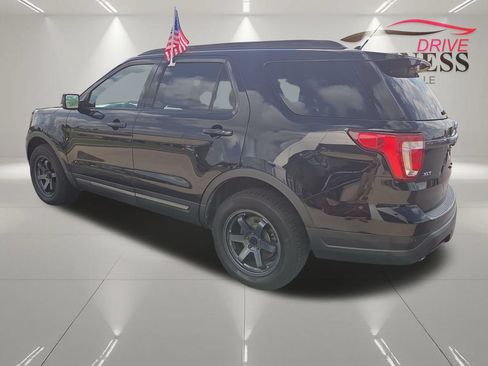 Used 2019 Ford Explorer XLT w/ XLT Sport Appearance Package AWD/4WD image 6