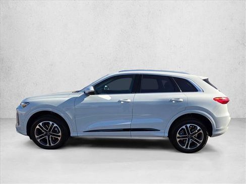 Certified 2025 Audi Q5 Premium w/ Convenience Package image 9