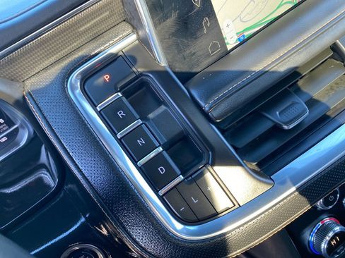 Used 2023 GMC Yukon XL AT4 image 25