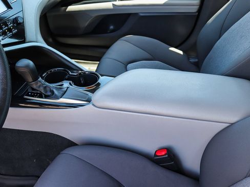 Used 2020 Toyota Camry LE FWD image 23