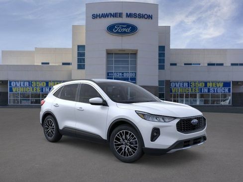 New 2026 Ford Escape SE w/ Class II Trailer Tow Package FWD image 7
